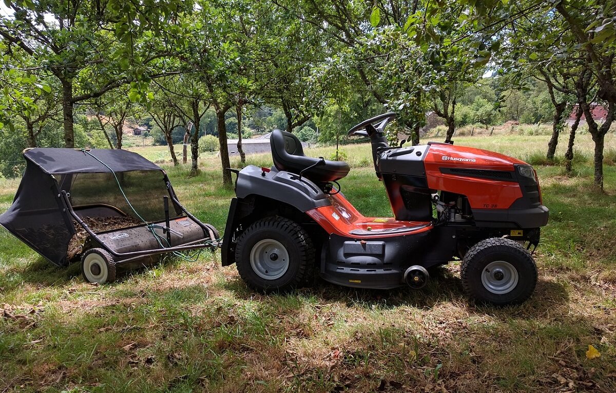 Best AgriFab Lawn Sweeper Reviews [Top Picks for 2024]